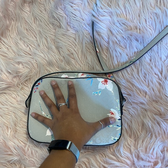 Guess Floral Crossbody Purse - Picture 5 of 12